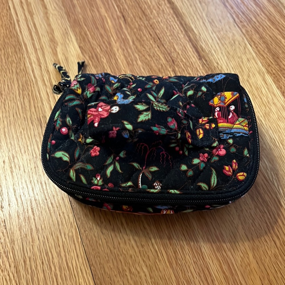 Vera Bradley Ming zip top travel organizer - Retired